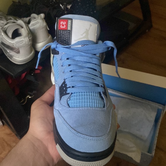 only worn 4-5 times need money for college class - Picture 2 of 6